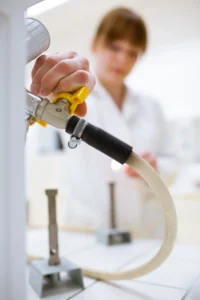 Polyol et isocyanate : comprendre la réaction d’un système bi-composants